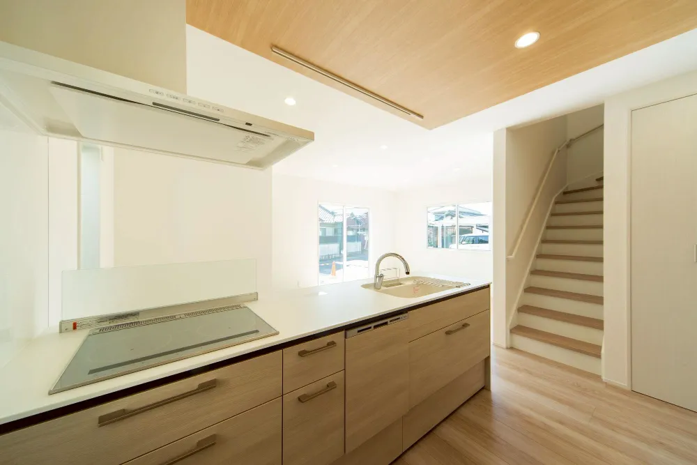 家族の会話が弾む、対面キッチン