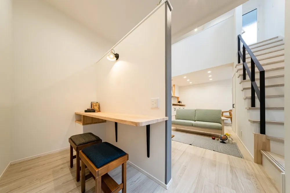 木のぬくもりに個性が光る、家族の成長に寄り添うナチュラルモダンの家