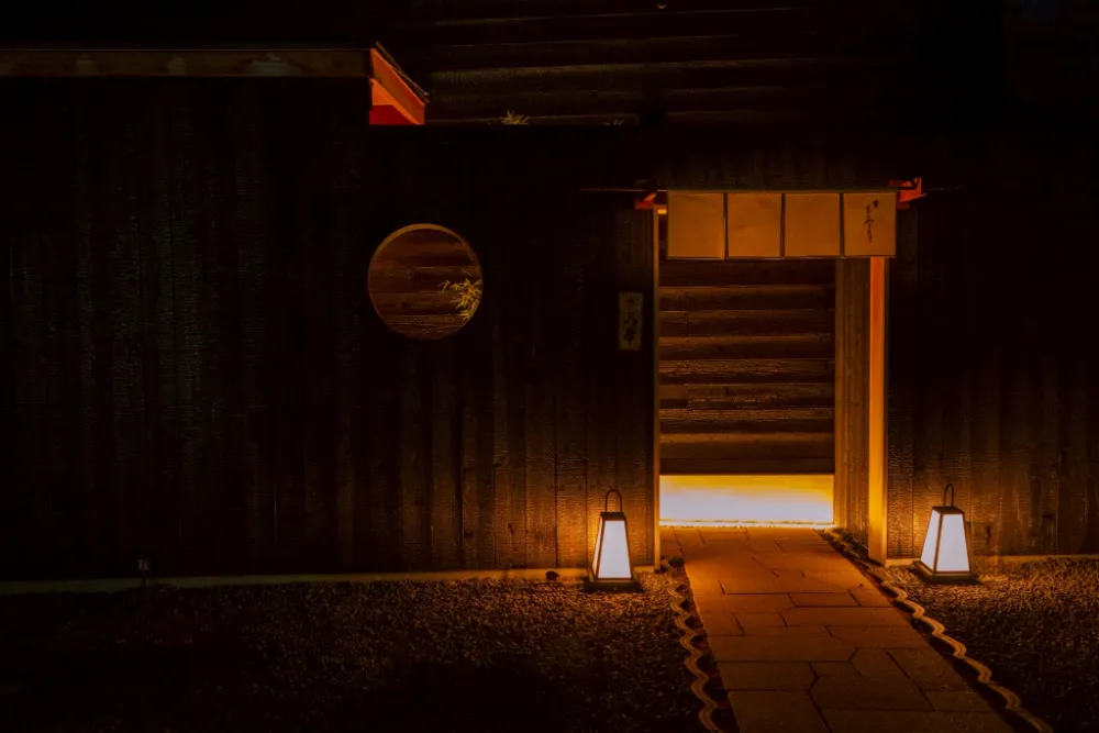 奥行きと期待を演出する動線美