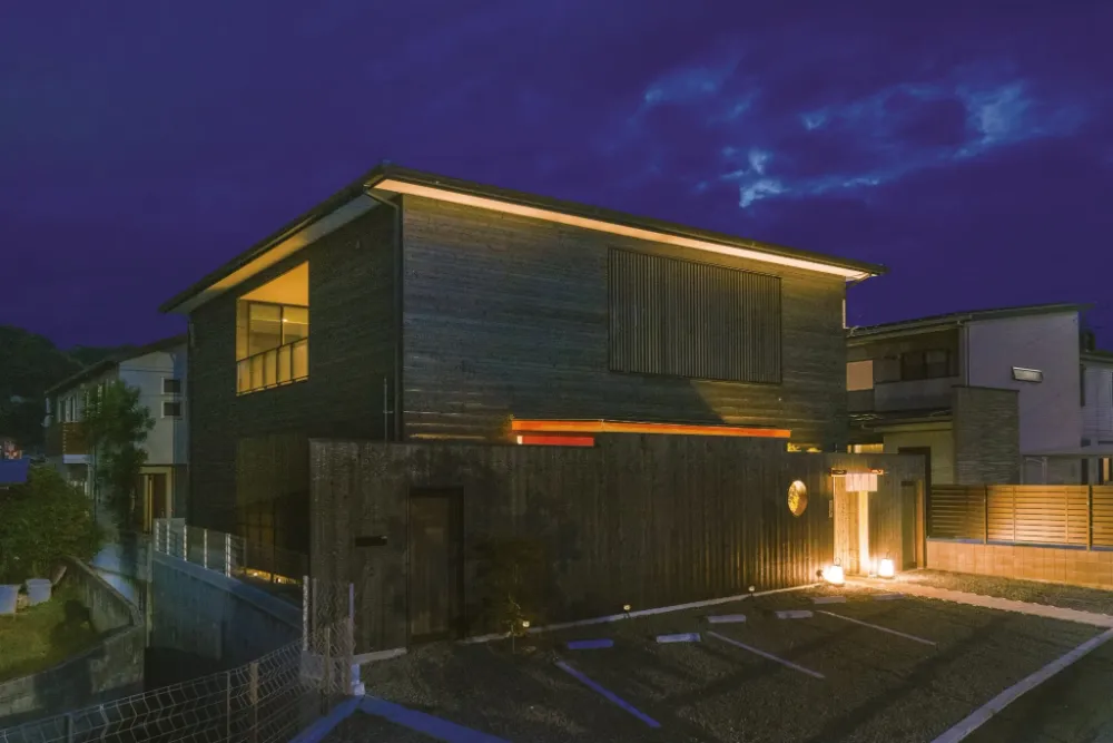 光が紡ぐ、幻想的な外観美