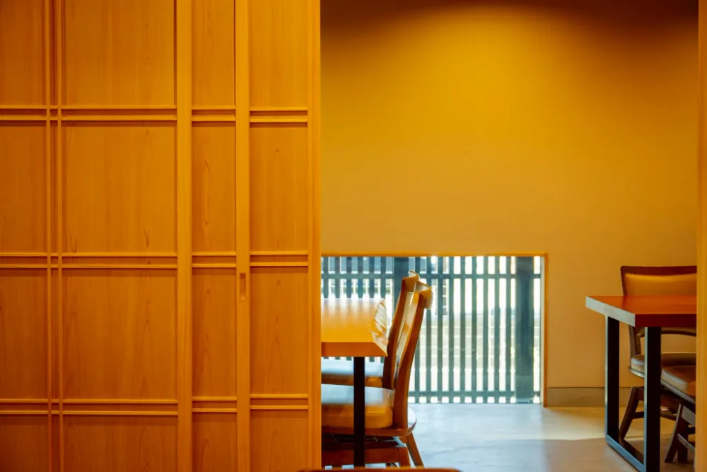 焼杉が魅せる外観美、店舗併用で叶える心地よい暮らし