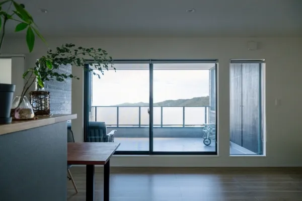 焼杉が魅せる外観美、店舗併用で叶える心地よい暮らし