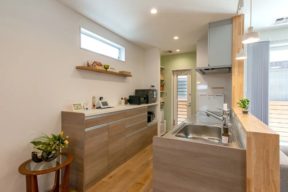 全館空調で一年中快適。築50年の住まいを建て替えた、吹き抜けのある家