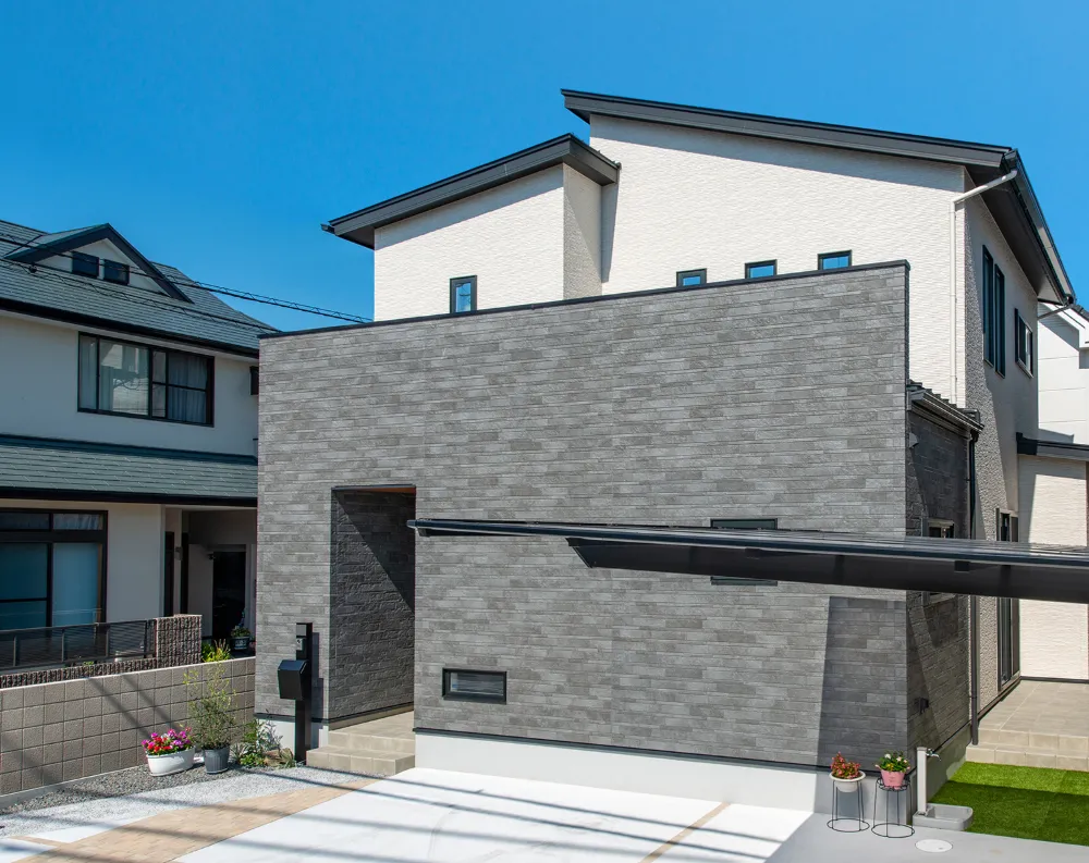 全館空調で一年中快適。築50年の住まいを建て替えた、吹き抜けのある家