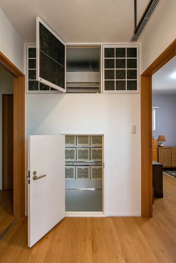 全館空調で一年中快適。築50年の住まいを建て替えた、吹き抜けのある家