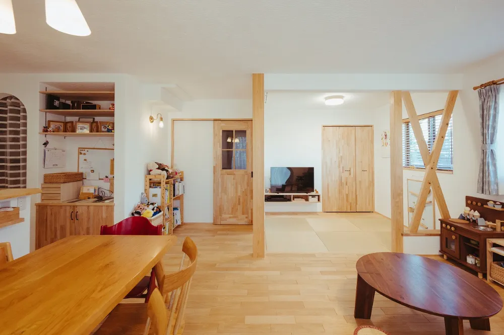 子供たちと一緒に育つ天然素材のおおらかな家