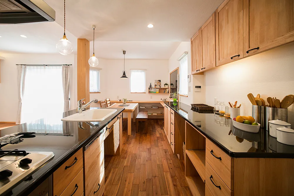 家族の会話をデザインする、機能美キッチン